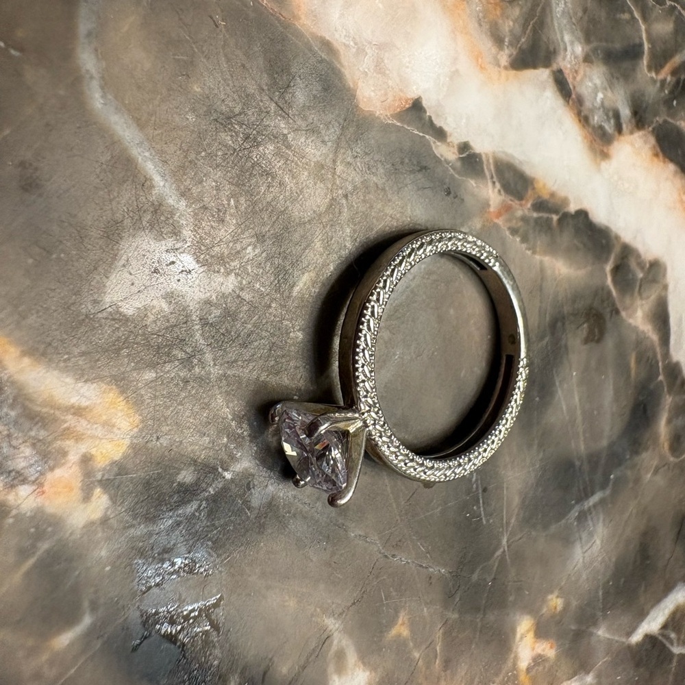 Elegant Silver Ring with Clear Gemstone